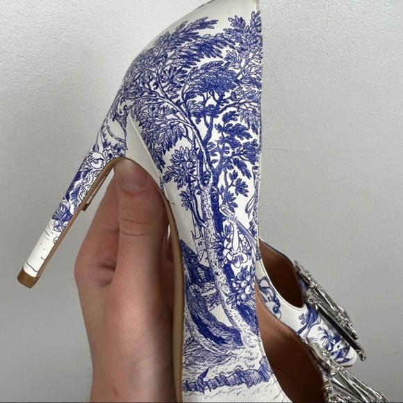 Moschino Toile de Jouy Printed Leather M Accent Pumps - Picture 11 of 12